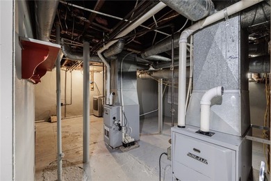 Fantastic investment or owner-occupant opportunity in the heart - photo 30