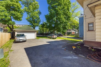 Fantastic investment or owner-occupant opportunity in the heart - photo 33
