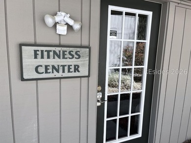 This first-floor beautifully remodeled 2 bedroom, 2 full bath - photo 4