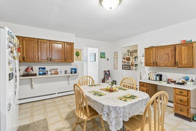 Nestled on a beautifully landscaped cul-de-sac, this - photo 15