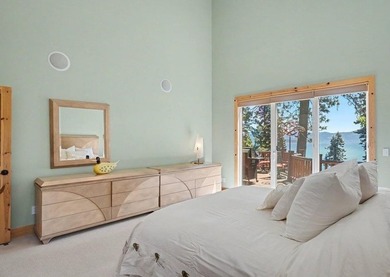 Captivating lake views, thoughtful design, and timeless mountain - photo 15