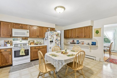 Nestled on a beautifully landscaped cul-de-sac, this - photo 16