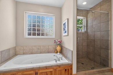 Captivating lake views, thoughtful design, and timeless mountain - photo 17