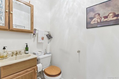 Nestled on a beautifully landscaped cul-de-sac, this - photo 19