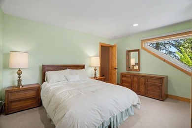 Captivating lake views, thoughtful design, and timeless mountain - photo 20