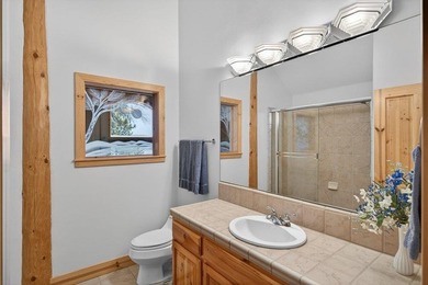 Captivating lake views, thoughtful design, and timeless mountain - photo 24