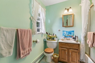 Nestled on a beautifully landscaped cul-de-sac, this - photo 32