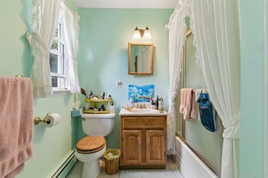 Nestled on a beautifully landscaped cul-de-sac, this - photo 33