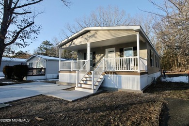 Brand new construction in a well maintained Adult Community, all - photo 3