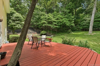 Nestled on a beautifully landscaped cul-de-sac, this - photo 35