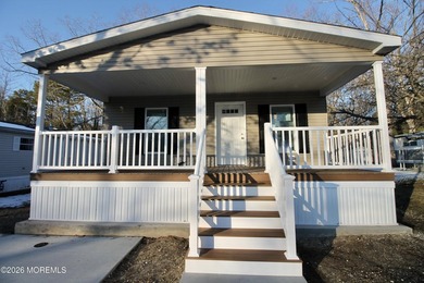 Brand new construction in a well maintained Adult Community, all - photo 5