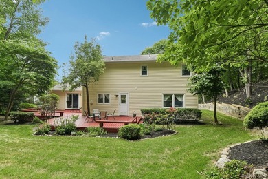 Nestled on a beautifully landscaped cul-de-sac, this - photo 39