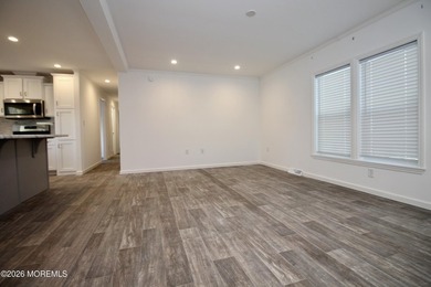 Brand new construction in a well maintained Adult Community, all - photo 9