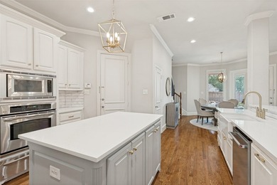 Custom 4300+ sq ft Darling Home on an oversized lot where every - photo 10