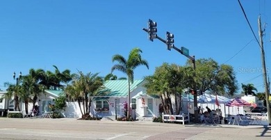 LOCATION, LOCATION, LOCATION! Rare commercial/residential - photo 1