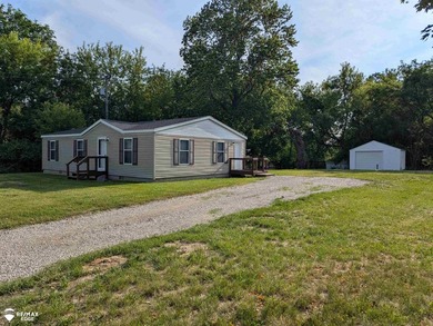 This newly renovated ranch home has 3 bedrooms and 2 full baths - photo 4