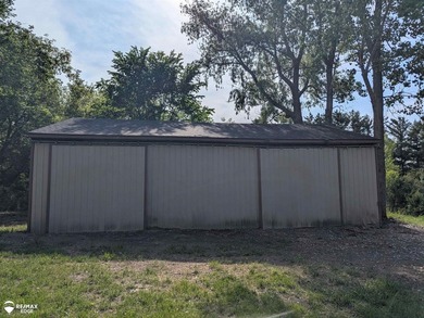 This newly renovated ranch home has 3 bedrooms and 2 full baths - photo 9