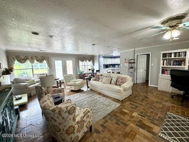 Welcome home to this spacious and beautifully laid out - photo 12