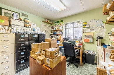 Spacious commercial condo unit over 1,160 sq.ft., featuring two - photo 12