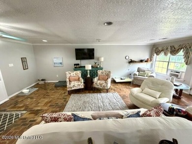 Welcome home to this spacious and beautifully laid out - photo 14