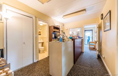 Spacious commercial condo unit over 1,160 sq.ft., featuring two - photo 14