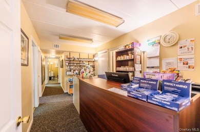 Spacious commercial condo unit over 1,160 sq.ft., featuring two - photo 15