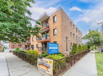 Spacious commercial condo unit over 1,160 sq.ft., featuring two - photo 16