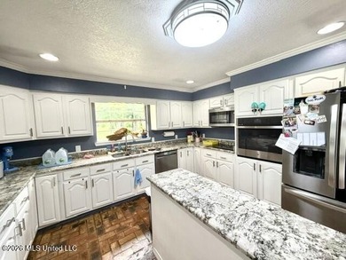 Welcome home to this spacious and beautifully laid out - photo 20