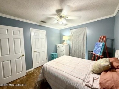 Welcome home to this spacious and beautifully laid out - photo 25