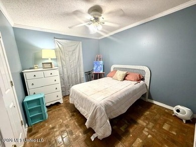 Welcome home to this spacious and beautifully laid out - photo 26