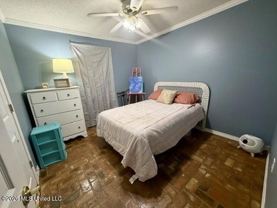 Welcome home to this spacious and beautifully laid out - photo 27