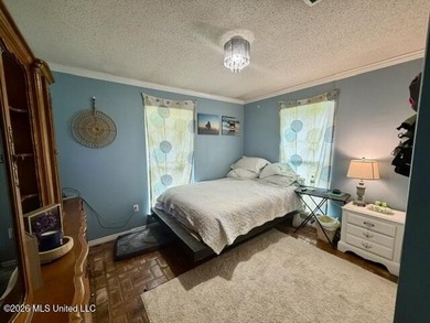 Welcome home to this spacious and beautifully laid out - photo 30