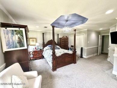 Welcome home to this spacious and beautifully laid out - photo 37