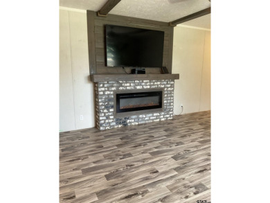 Charming Manufactured Home on 0.4 Acres in Jefferson  This