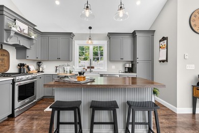 Built in 2018, this beautifully crafted lakefront home is ready - photo 20