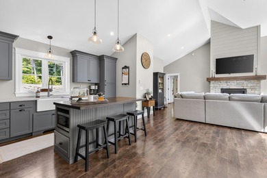 Built in 2018, this beautifully crafted lakefront home is ready - photo 21