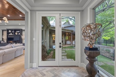 Fully reimagined sprawling single-story estate on a rare 1-acre - photo 25