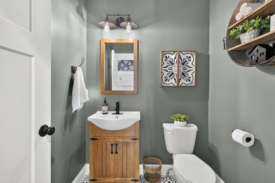 Built in 2018, this beautifully crafted lakefront home is ready - photo 26