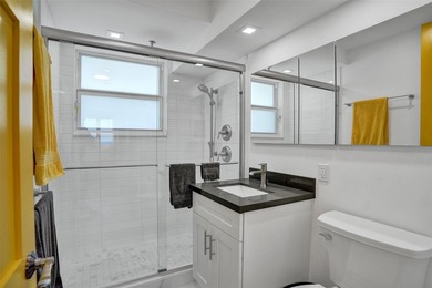 Beautifully updated 1-bed, 1-bath condo in the coveted Harbour - photo 32