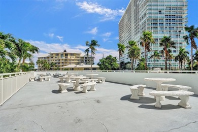 Beautifully updated 1-bed, 1-bath condo in the coveted Harbour - photo 38