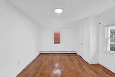 Just bring your things and live in this newly renovated, turnkey - photo 7