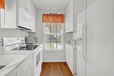 This charming 2 bedroom/2 bath end unit villa is a unique find - photo 12