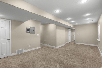 Tucked into a quiet corner lot in the heart of Lehi, this - photo 21