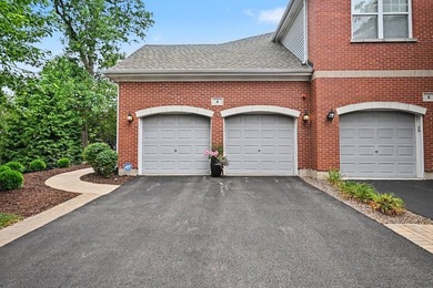 Welcome to highly desirable Lakebreeze Villas! This spacious and - photo 2