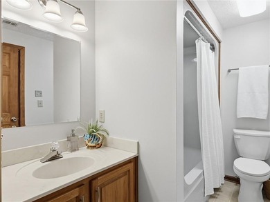 This lakefront property is ALLLLL about the views! Experience - photo 33