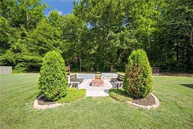 Welcome to this beautifully maintained 4-bedroom, 2.5-bath home - photo 42