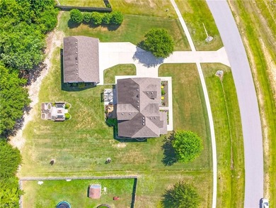 Welcome to this beautifully maintained 4-bedroom, 2.5-bath home - photo 44