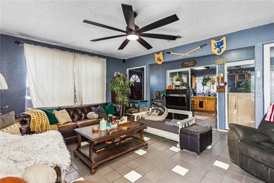 Spacious and unique 4-bedroom, 2-bath home in South San - photo 7