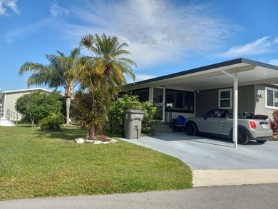 *CUTE AS A BUTTON!* Turn-Key Renovated 2 Bed / 1.5 Bath Home in - photo 2