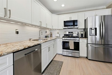Move Right Into This Beautifully Updated 3 Bedroom, 2.5 Bath - photo 4